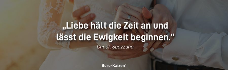 Hochzeitswünsche an Kollegen: Wählen Sie für Ihre Grußkarte schöne Zitate rund um die Liebe.