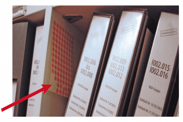 Bei Büroorganisation überprüfen Sie Ihre Ordner