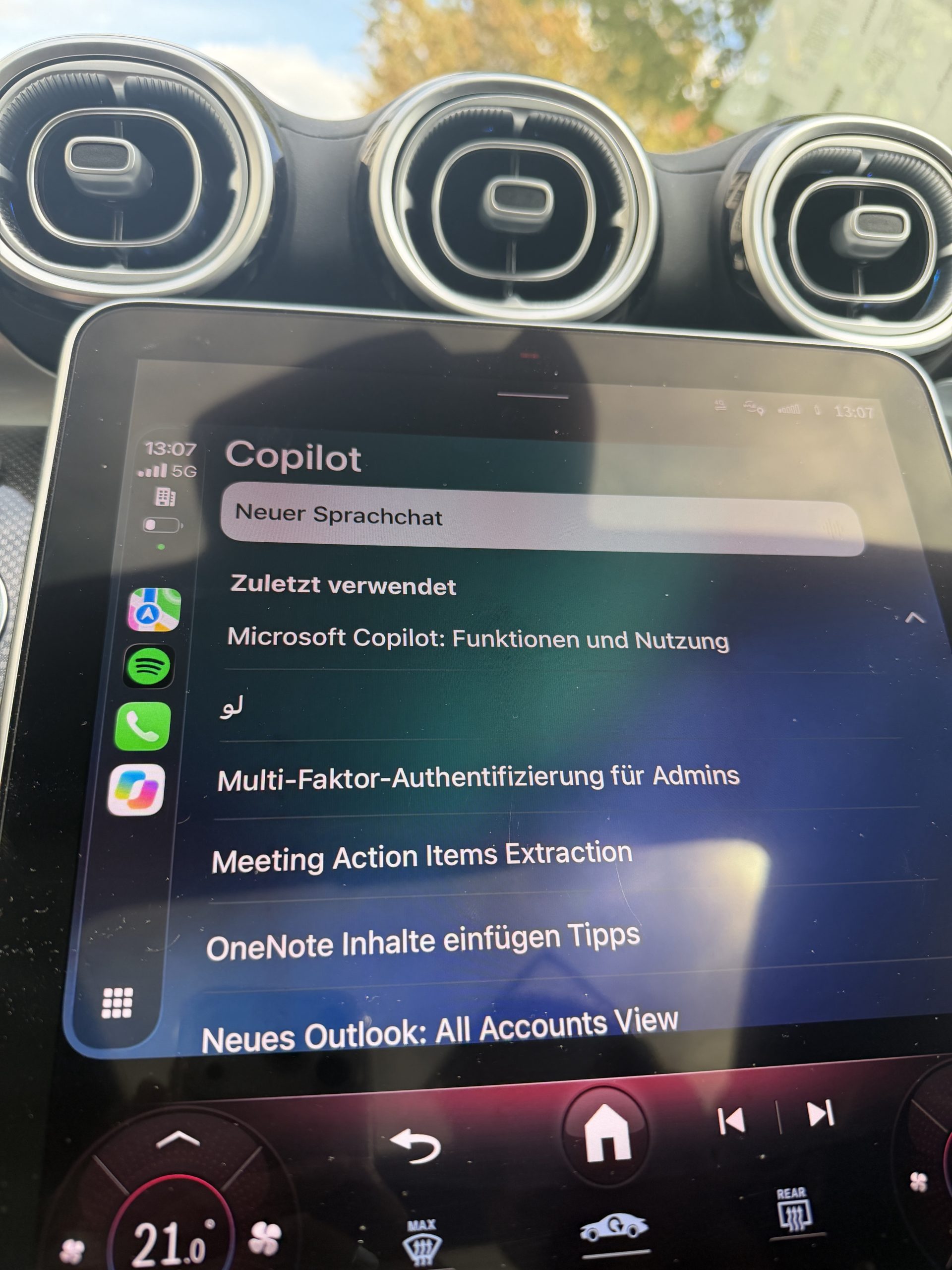 Sie können mit Copilot CarPlay sich dringende Mails vorlesen lassen, Aufgaben planen uvm.