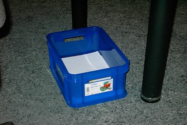 Die Papierkiste ist ein praktisches Hilfsmittel beim Dokumente entsorgen.
