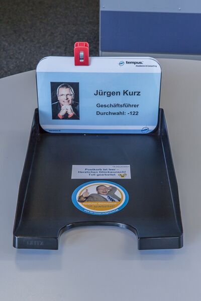 Element neuer Schreibtischordnung Posteingangsschale