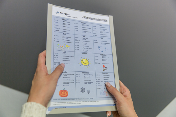 Mitarbeiterabende fest implementieren im Jahresterminplan