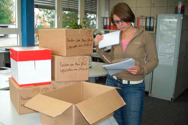 Wegwerfen auf Probe für bessere Büroordnung