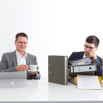 8. Delegieren: Selbst beim cleversten Zeitmanager können Aufgaben liegen bleiben. Kein Problem – diese geben Sie einfach weiter an Kollegen, mit der Bitte um zeitnahe Bearbeitung.