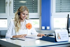 workflow-nicole-konzentriert-arbeiten